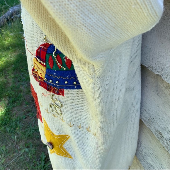 Vintage 90s White Patchwork Appliqué Long Sleeve Crewneck Ugly Christmas Sweater - Picture 13 of 16